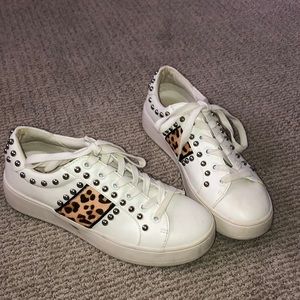 steve madden tennis shoes studded